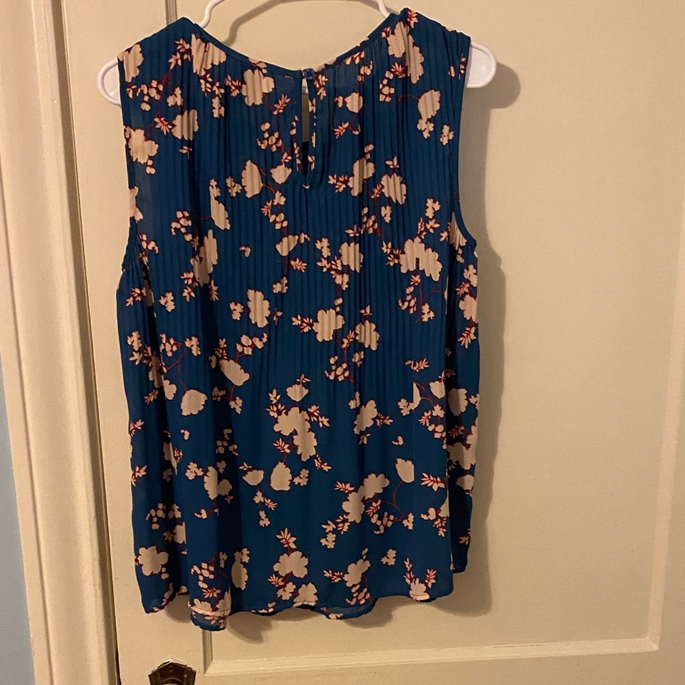 Bobeau Blue Floral Sleeveless Blouse - Picture 3 of 3